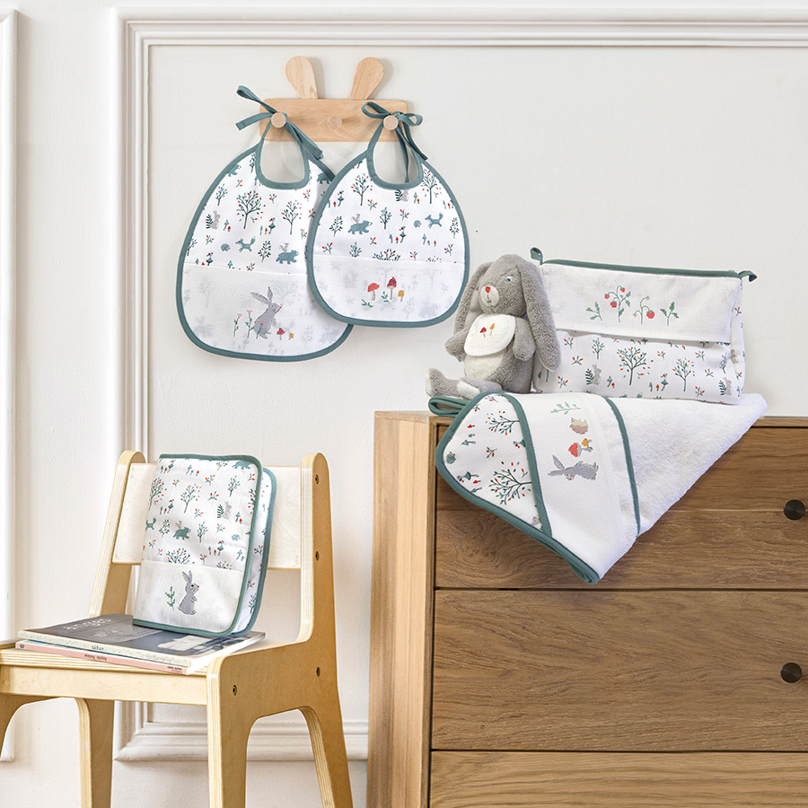 Sortie De Bain Bébé à Broder Forêt Enchantée – DMC, Toile Aida 72x72 Cm + Motif Gratuit