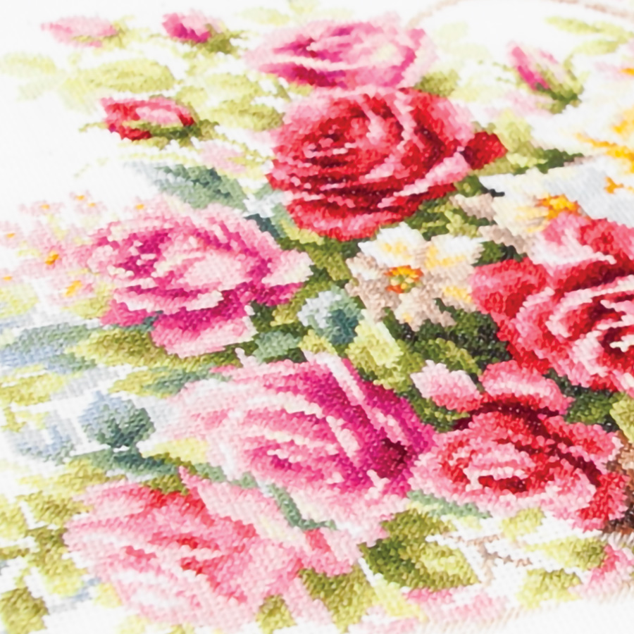 DMC - Kit Point De Croix Bal De Roses | Kit Complet : Toile, Fil à Broder, Aiguille Et Insctructions Complètes | Niveau Intermédiaire