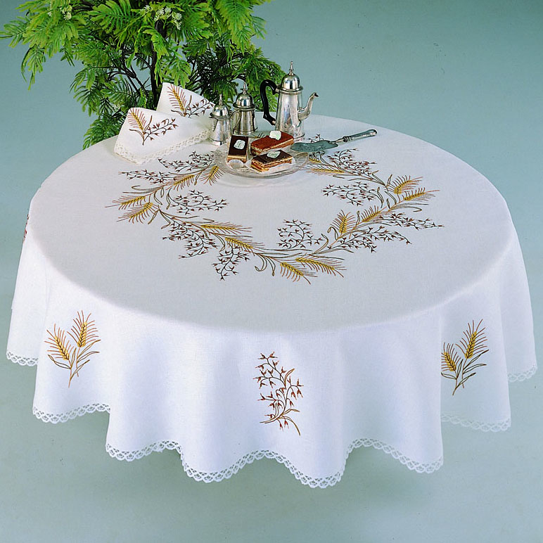 Napperon Rond Brodé Polyester Fond Beige – Motif Fleurs De Pavots – 30 Cm – Les Collections De Crinolines