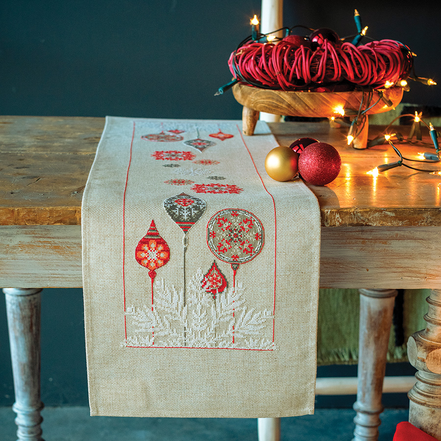 Kit De Chemin De Table à Broder - Mésanges Et Physalis - Vervaco