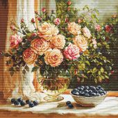 Kit broderie point de croix - Luca-S - Vase de roses et myrtilles