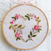 Kit de broderie sur tambour - Tamar Nahir Yanai - Coeur floral