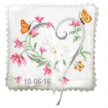 Kit de coussin à broder - Princesse - Mariage coeur en fleurs