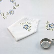 Serviette de table à broder - Luc Créations - Pâquerette bleue