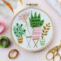 Kit de broderie sur tambour - Tamar Nahir Yanai - Plantes d'intérieur roses et vertes