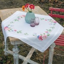 Kit de nappe à broder - Vervaco - Fleurs et papillons