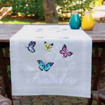 Kit de chemin de table à broder - Vervaco - Danse des papillons