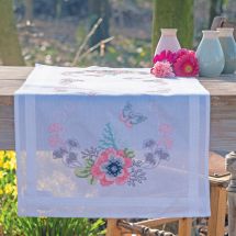 Kit de chemin de table à broder - Vervaco - Fleurs pastel