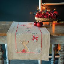 Kit de chemin de table à broder - Vervaco - Rennes dans l'esprit de Noël