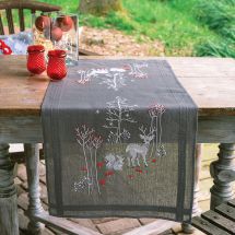 Kit de chemin de table à broder - Vervaco - Animaux de la forêt en hiver