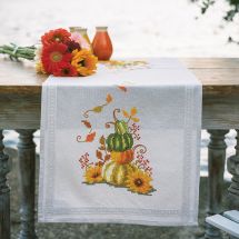 Kit de chemin de table à broder - Vervaco - Citrouilles et feuilles