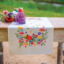 Kit de chemin de table à broder - Vervaco - Un monde floral coloré