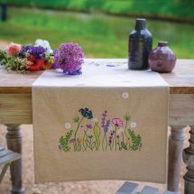 Kit de chemin de table à broder - Vervaco - Splendeur du jardin lilas