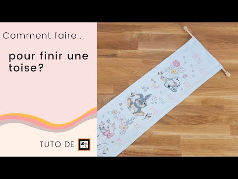 Toile étirée Sur Barre De Civière En Bois, Pince à Agrafer Le Pistolet Et La Toile Sur Une Table Marron Image372095977
